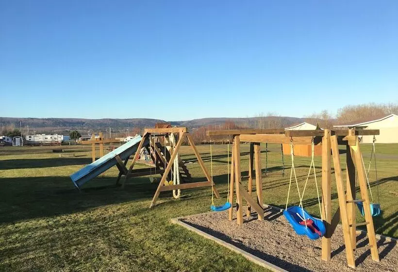 Upper Clements Cottages & Rv Park