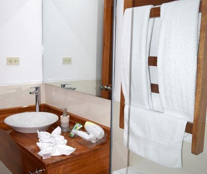 هاستل Jungle House By Explorama