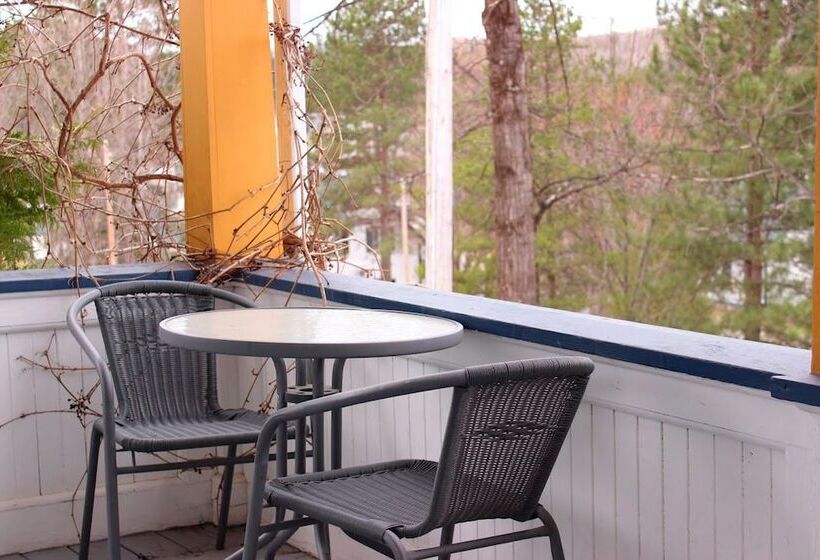 Bed and Breakfast Auberge La Coulee Douce