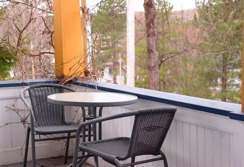 Aamiaismajoitus (B&B) Auberge La Coulee Douce