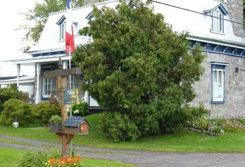 Aamiaismajoitus (B&B) Le Passerin Indigo Gîte Du Passant