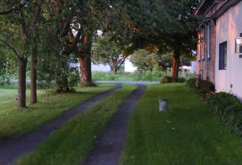 Aamiaismajoitus (B&B) Le Passerin Indigo Gîte Du Passant