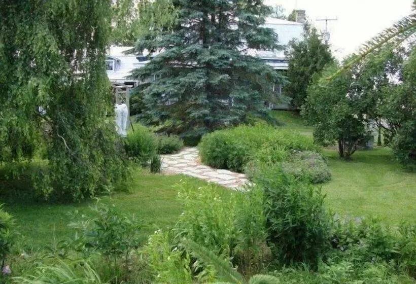 Aamiaismajoitus (B&B) Le Passerin Indigo Gîte Du Passant