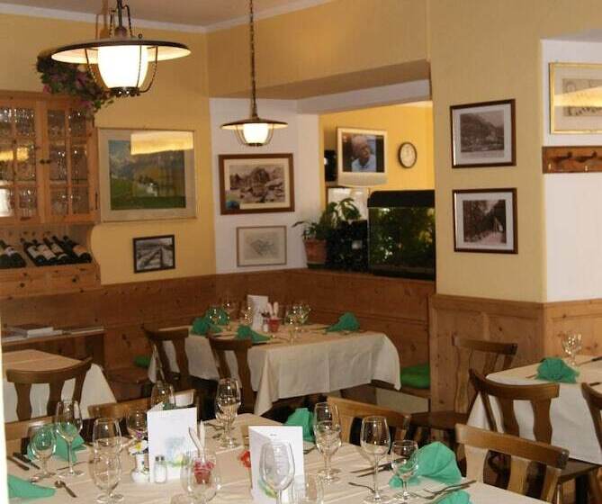 ホテル Albergo Piz Cam