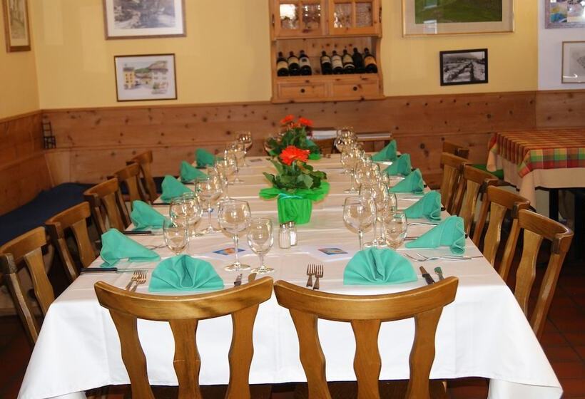 ホテル Albergo Piz Cam