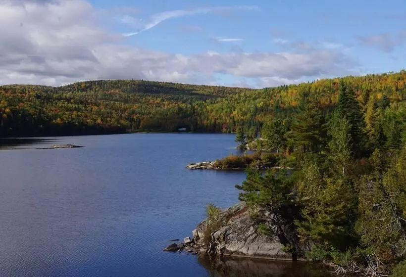 Hotelli Auberge La Taniere A Tadoussac