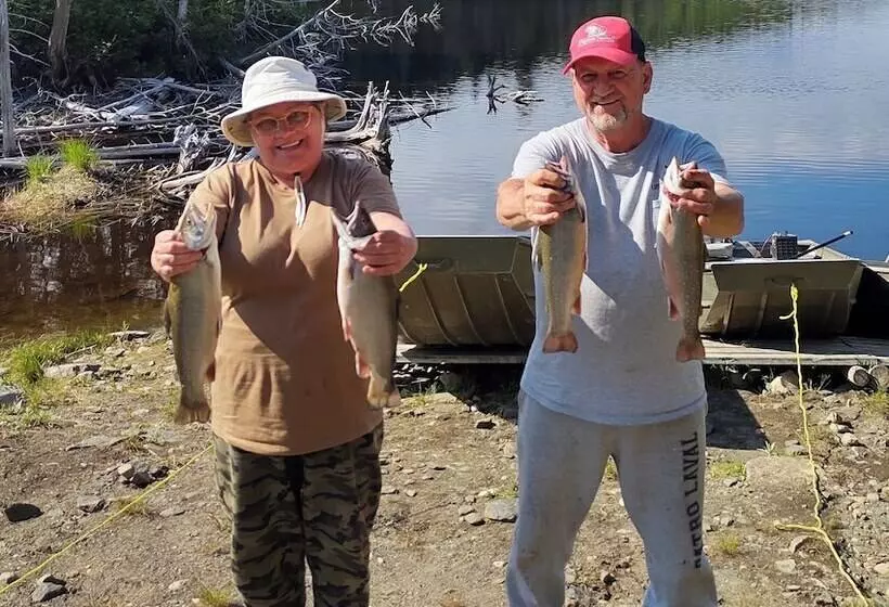 Hotelli Auberge La Taniere A Tadoussac
