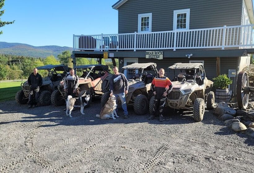 Отель Bear Rock Suites