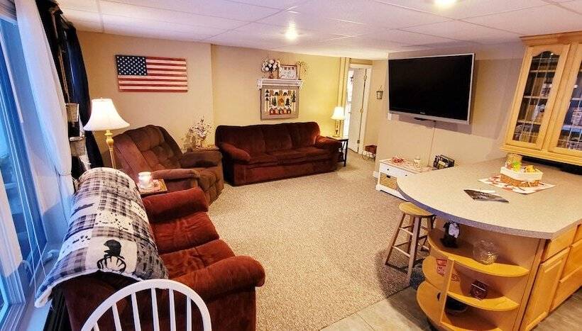 Отель Bear Rock Suites