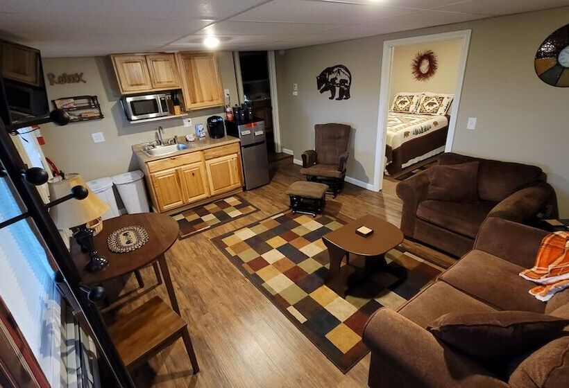 Отель Bear Rock Suites