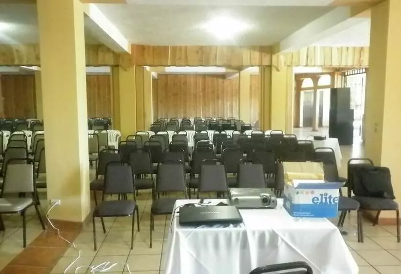 هتل Cibeles Resort