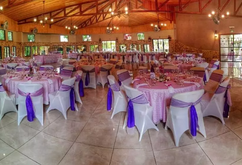 هتل Cibeles Resort