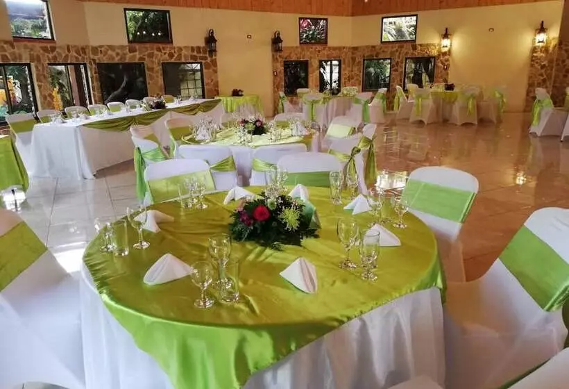 هتل Cibeles Resort