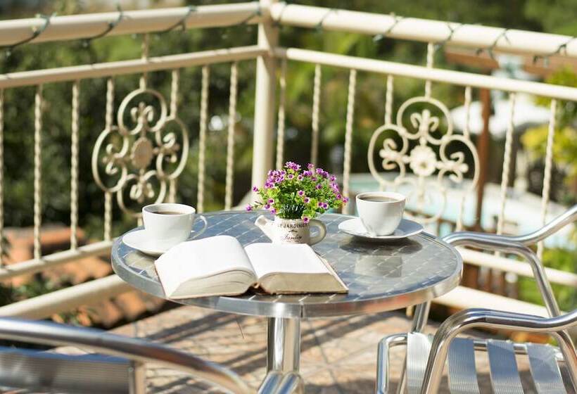 هتل Cabañas Los Encinos