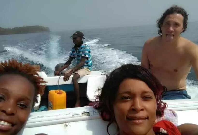 هتل Daltons Banana Guesthouse