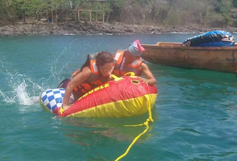 هتل Daltons Banana Guesthouse