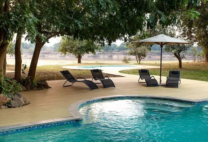 هتل Flatdogs Camp