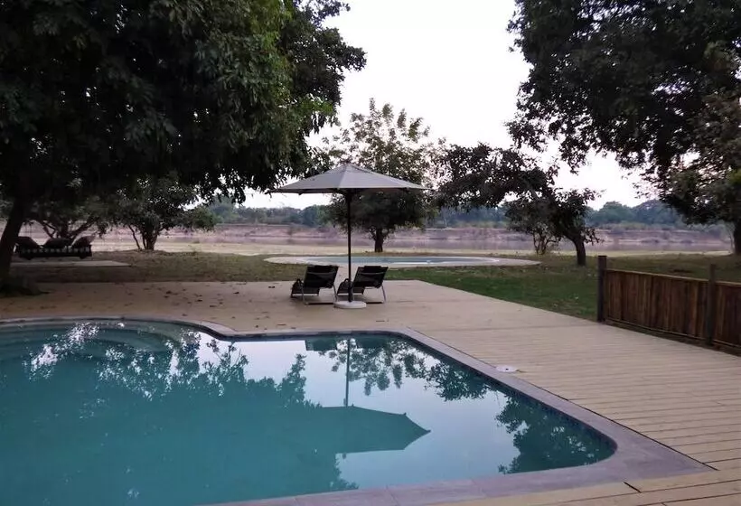 هتل Flatdogs Camp