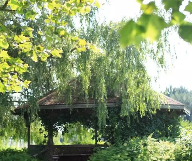 Hotelli Hessenland Inn & Schatz Winery