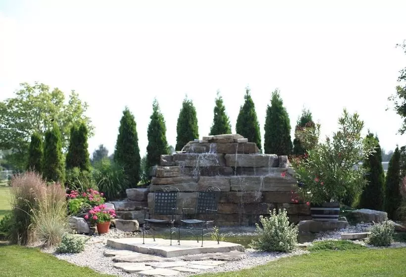 Hotelli Hessenland Inn & Schatz Winery