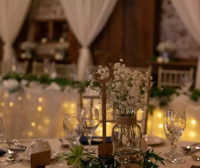 Hotelli Hessenland Inn & Schatz Winery