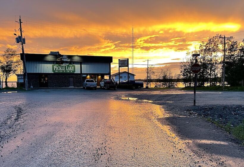 Hotel Pickle Lake