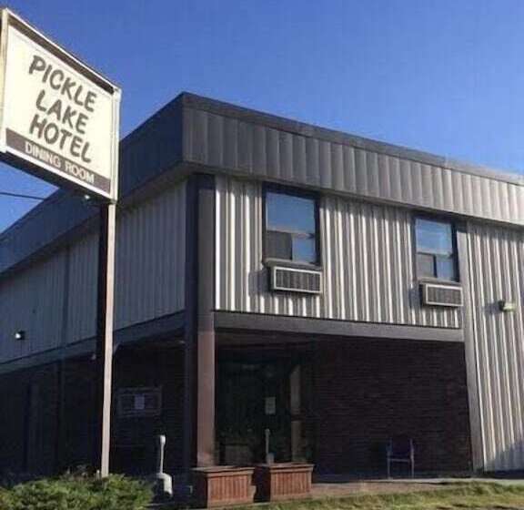 Hotel Pickle Lake