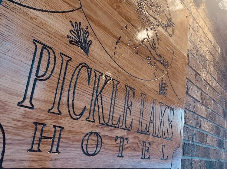 Hotel Pickle Lake