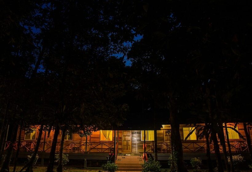 فندق Singgahmata Holidays Camp