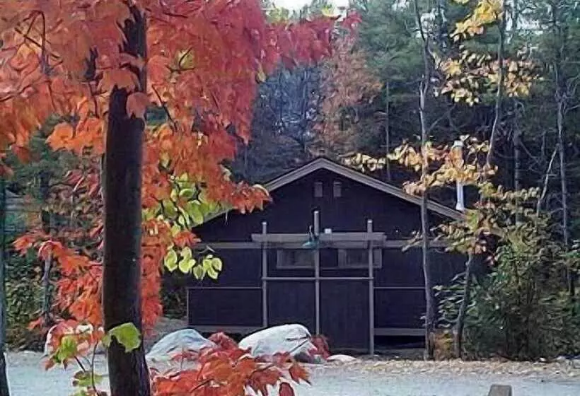 Hotelli The Canadian Ecology Centre Cabins