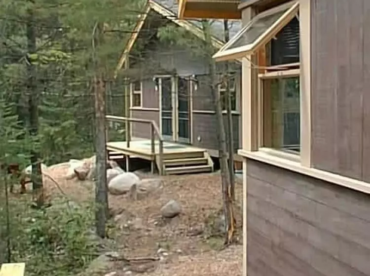 Hotelli The Canadian Ecology Centre Cabins