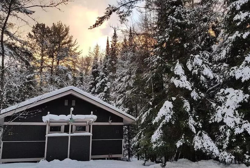 Hotelli The Canadian Ecology Centre Cabins