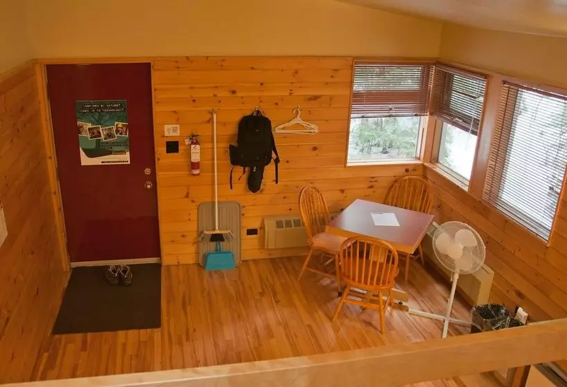 Hotelli The Canadian Ecology Centre Cabins