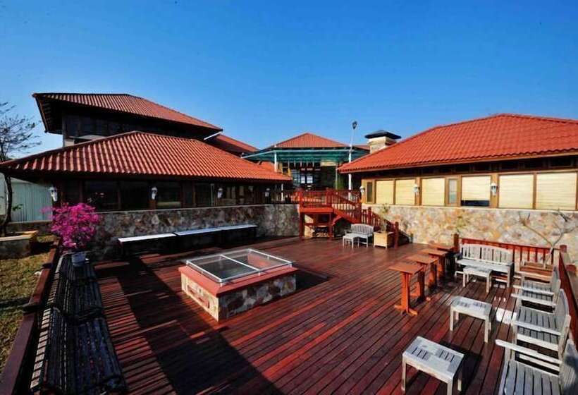 هتل The View Resort & Restaurant