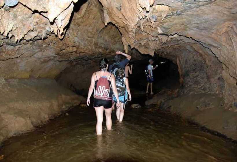 هتل Urraca Monkey Island Eco Resort