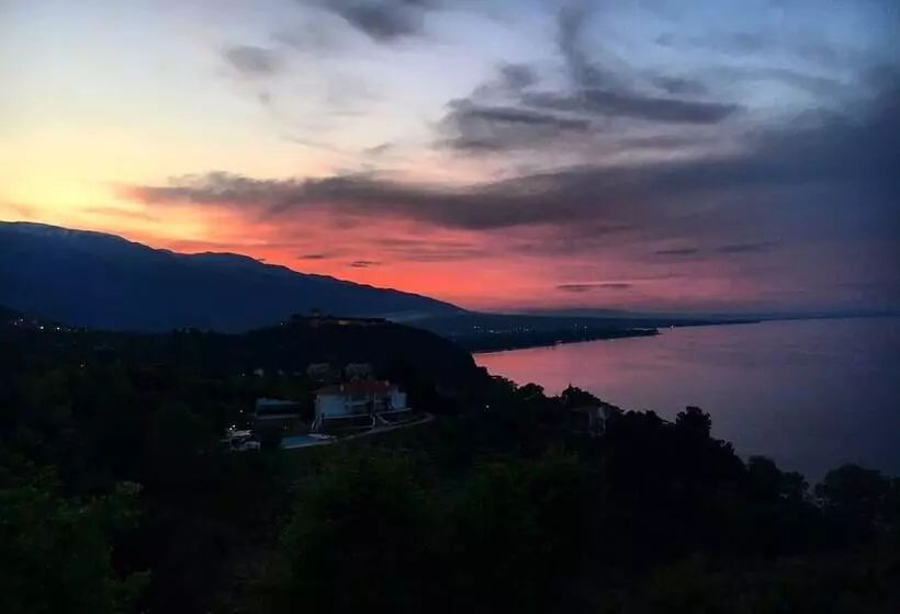 Hotelli Zefyros Sea View