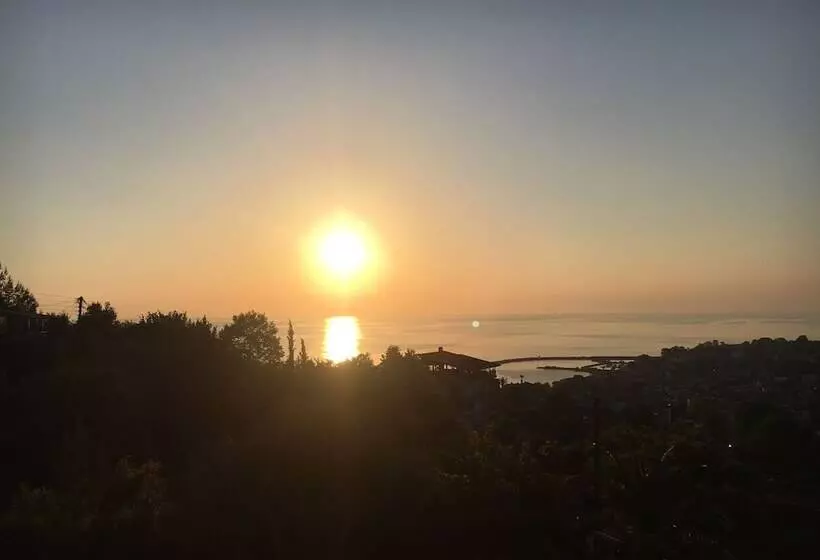 Hotelli Zefyros Sea View