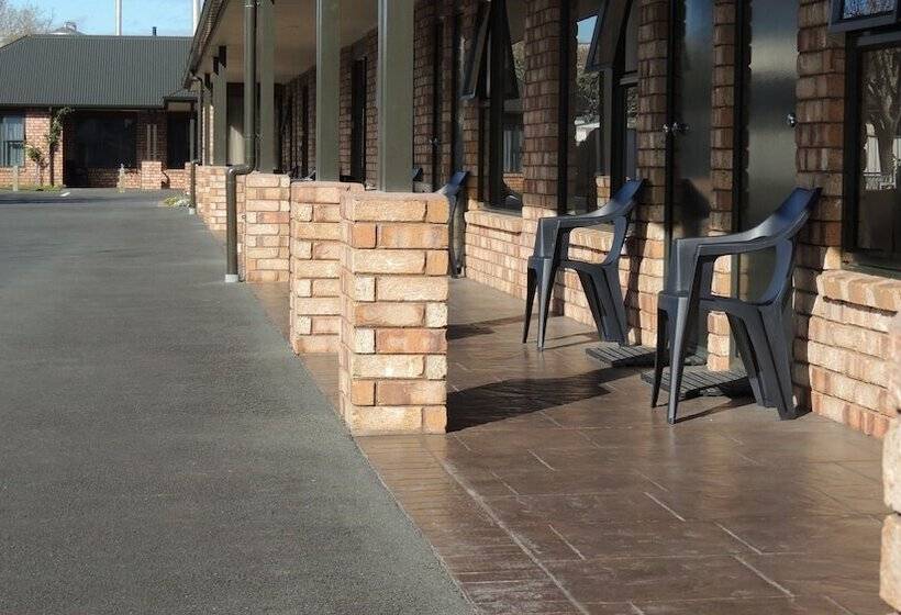 فندق على الطريق Central Motor Lodge