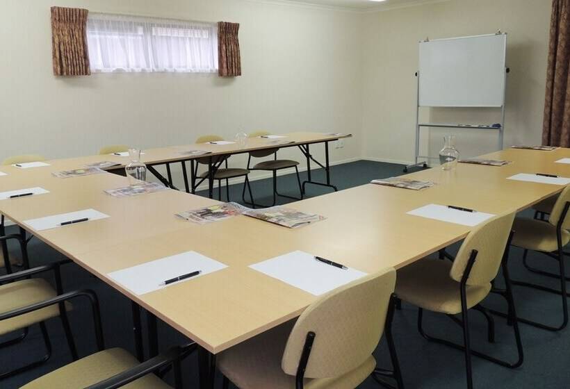 فندق على الطريق Central Motor Lodge