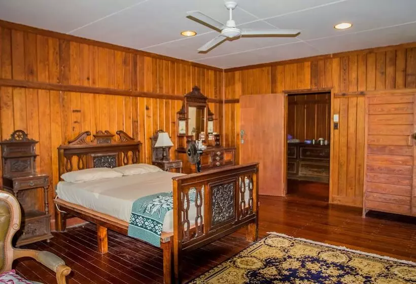 پانسیون Oceania House