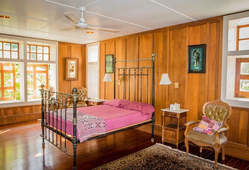 پانسیون Oceania House