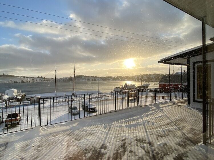 The Dockside Inn & Restaurant