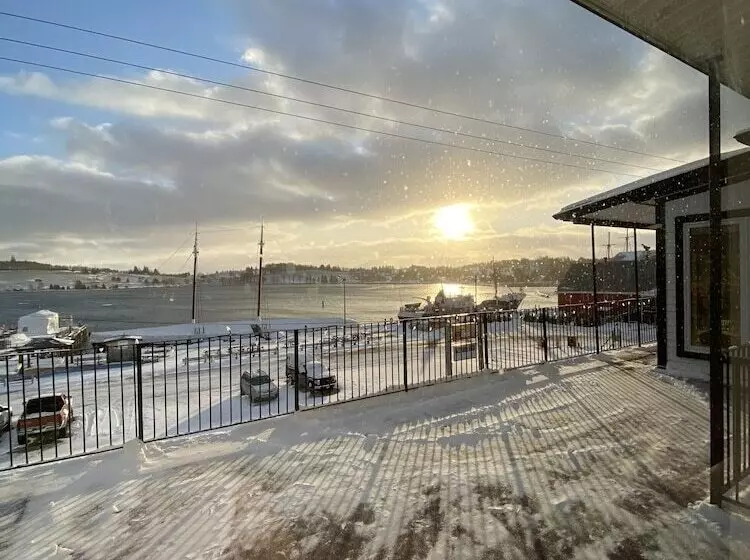 The Dockside Inn & Restaurant