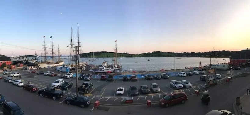 The Dockside Inn & Restaurant