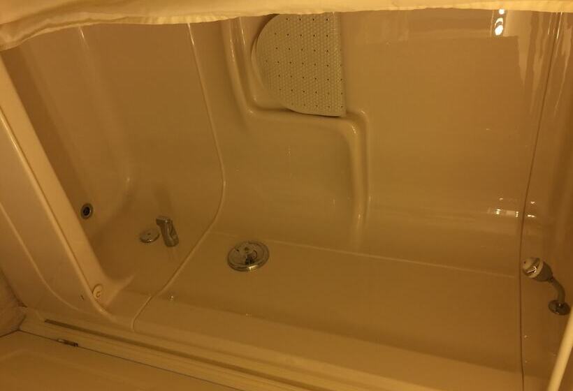 The Dockside Inn & Restaurant