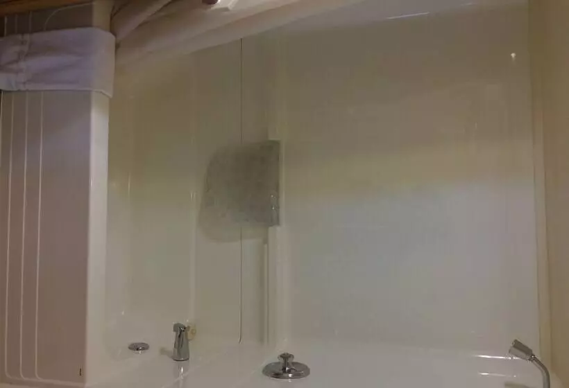 The Dockside Inn & Restaurant