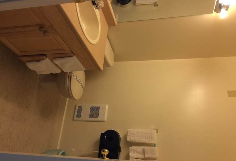 The Dockside Inn & Restaurant