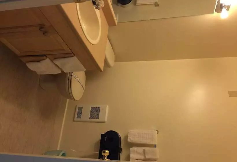 The Dockside Inn & Restaurant