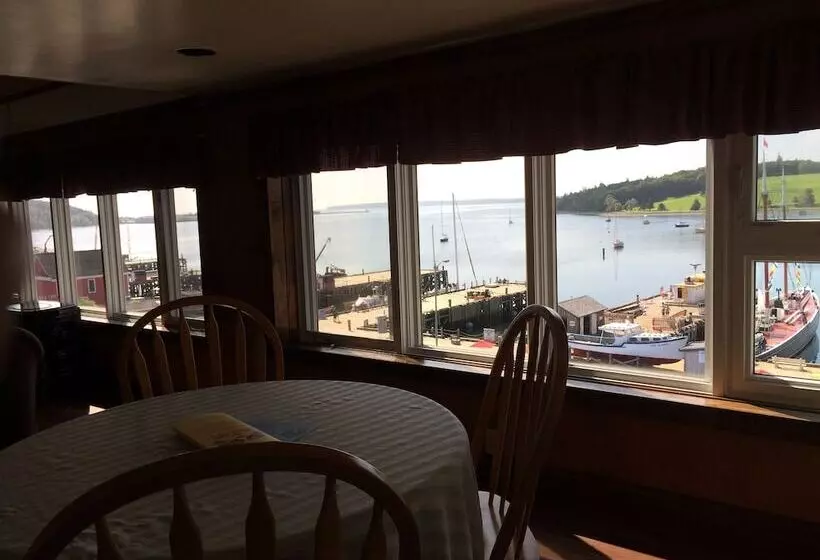 The Dockside Inn & Restaurant
