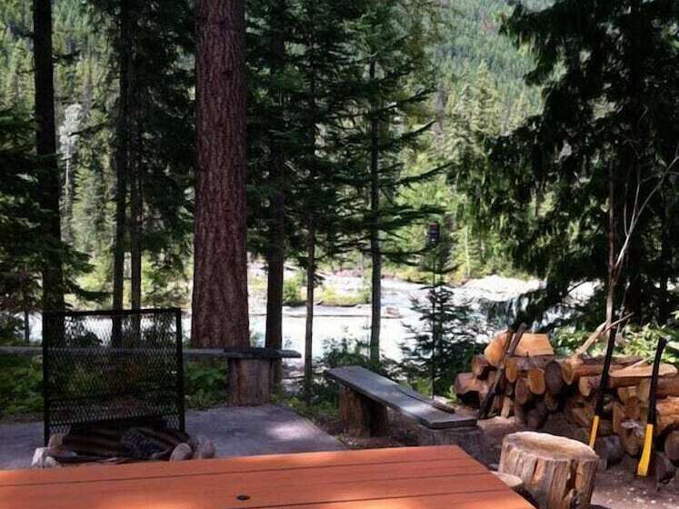 Bed and Breakfast Mount Robson Mountain River Lodge